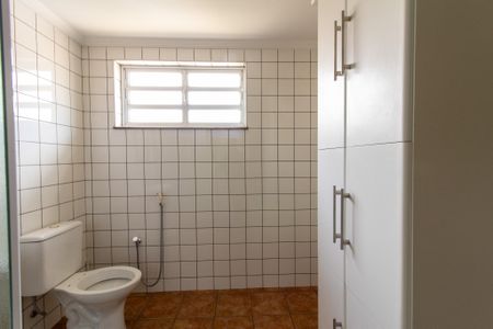 Casa à venda com 444m², 6 quartos e 5 vagas Casa à venda com 444m², 6 quartos e 5 vagasBanheiro Social