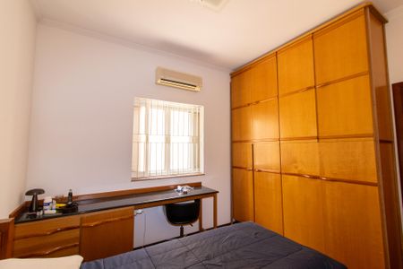 Casa à venda com 444m², 6 quartos e 5 vagas Casa à venda com 444m², 6 quartos e 5 vagasQuarto 4