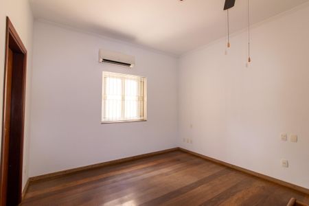 Casa à venda com 444m², 6 quartos e 5 vagas Casa à venda com 444m², 6 quartos e 5 vagasQuarto 3