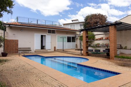 Casa à venda com 444m², 6 quartos e 5 vagas Casa à venda com 444m², 6 quartos e 5 vagasÁrea externa