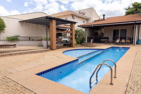 Casa à venda com 444m², 6 quartos e 5 vagas Casa à venda com 444m², 6 quartos e 5 vagasÁrea externa