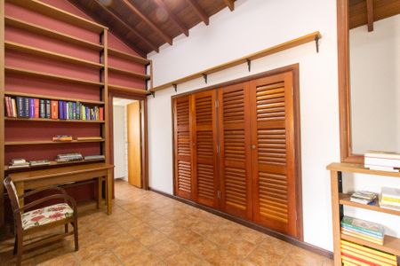 Casa à venda com 444m², 6 quartos e 5 vagas Casa à venda com 444m², 6 quartos e 5 vagasCorredor