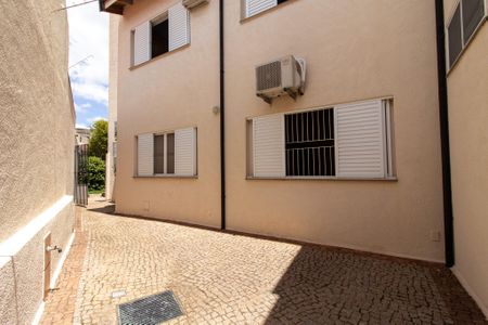 Casa à venda com 444m², 6 quartos e 5 vagas Casa à venda com 444m², 6 quartos e 5 vagasÁrea externa