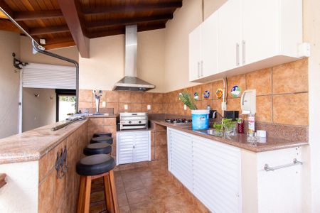 Casa à venda com 444m², 6 quartos e 5 vagas Casa à venda com 444m², 6 quartos e 5 vagasÁrea externa