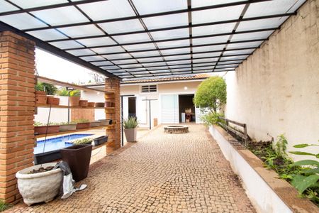 Casa à venda com 444m², 6 quartos e 5 vagas Casa à venda com 444m², 6 quartos e 5 vagasÁrea externa
