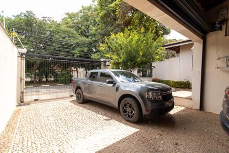 Casa à venda com 444m², 6 quartos e 5 vagas Casa à venda com 444m², 6 quartos e 5 vagasÁrea externa