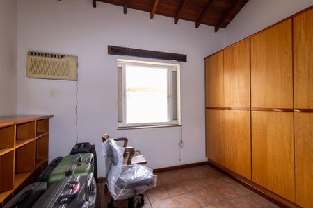 Casa à venda com 444m², 6 quartos e 5 vagas Casa à venda com 444m², 6 quartos e 5 vagasQuarto 6