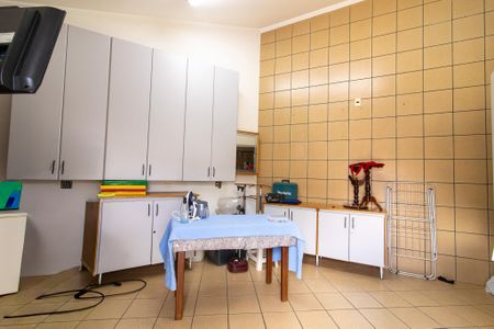 Casa à venda com 444m², 6 quartos e 5 vagas Casa à venda com 444m², 6 quartos e 5 vagasLavanderia