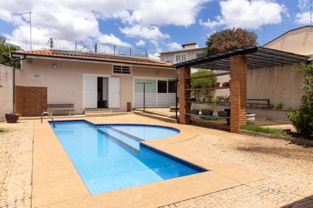 Casa à venda com 444m², 6 quartos e 5 vagas Casa à venda com 444m², 6 quartos e 5 vagasÁrea externa