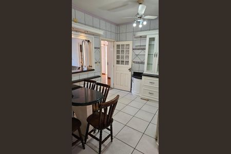 Cozinha  de casa para alugar com 3 quartos, 310m² em São Luís, Canoas