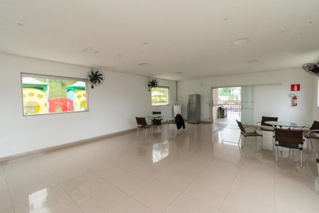 Apartamento à venda com 48m², 2 quartos e 1 vaga Apartamento à venda com 48m², 2 quartos e 1 vagaÁrea comum - Salão de festas