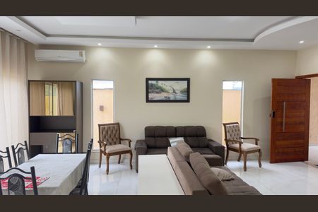 Sala de casa de condomínio para alugar com 3 quartos, 186m² em Cajueiros, Maricá