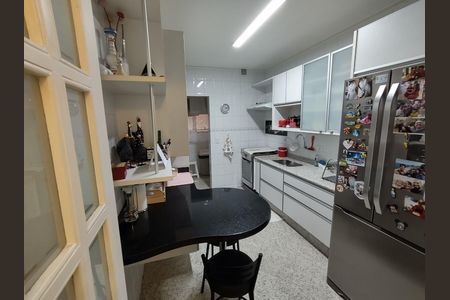 Apartamento à venda com 98m², 2 quartos e 2 vagas Apartamento à venda com 98m², 2 quartos e 2 vagasBanheiro
