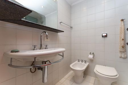 Apartamento para alugar com 133m², 3 quartos e 1 vagaBanheiro do quarto 1 Suíte