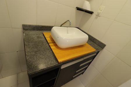 Apartamento para alugar com 63m², 2 quartos e 1 vagaBanheiro - Pia