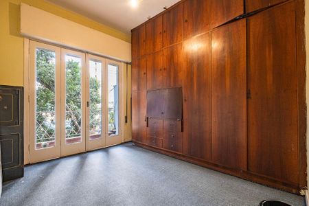 Casa para alugar com 400m², 5 quartos e 6 vagas Casa para alugar com 400m², 5 quartos e 6 vagasQuarto 2
