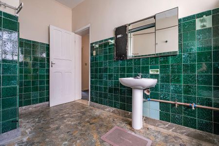 Casa para alugar com 400m², 5 quartos e 6 vagas Casa para alugar com 400m², 5 quartos e 6 vagasBanheiro