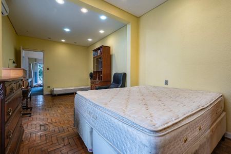 Casa para alugar com 400m², 5 quartos e 6 vagas Casa para alugar com 400m², 5 quartos e 6 vagasQuarto 1