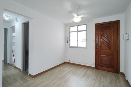 Sala de apartamento para alugar com 2 quartos, 50m² em Taquara, Rio de Janeiro