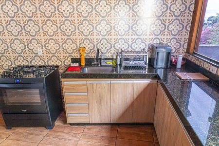 Casa à venda com 229m², 4 quartos e 2 vagas Casa à venda com 229m², 4 quartos e 2 vagasCozinha area gourmet