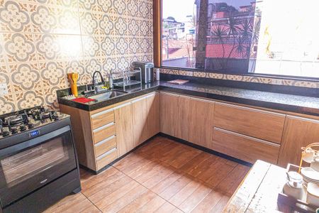 Casa à venda com 229m², 4 quartos e 2 vagas Casa à venda com 229m², 4 quartos e 2 vagasCozinha area gourmet