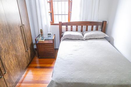 Casa à venda com 229m², 4 quartos e 2 vagas Casa à venda com 229m², 4 quartos e 2 vagasQuarto 3/ suite