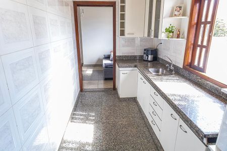 Casa à venda com 229m², 4 quartos e 2 vagas Casa à venda com 229m², 4 quartos e 2 vagasCozinha