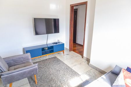 Casa à venda com 229m², 4 quartos e 2 vagas Casa à venda com 229m², 4 quartos e 2 vagasSala de televisão