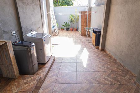 Casa à venda com 229m², 4 quartos e 2 vagas Casa à venda com 229m², 4 quartos e 2 vagasArea de serviço 2