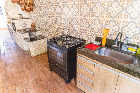 Casa à venda com 229m², 4 quartos e 2 vagas Casa à venda com 229m², 4 quartos e 2 vagasCozinha area gourmet