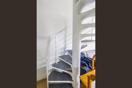 Apartamento à venda com 107m², 2 quartos e 2 vagasEscada