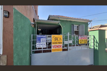 Casa à venda com 145m², 2 quartos e 2 vagas Casa à venda com 145m², 2 quartos e 2 vagasFachada