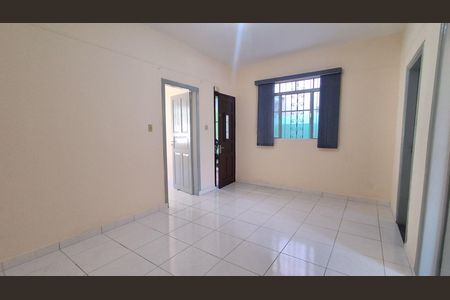 Casa à venda com 145m², 2 quartos e 2 vagas Casa à venda com 145m², 2 quartos e 2 vagasSala