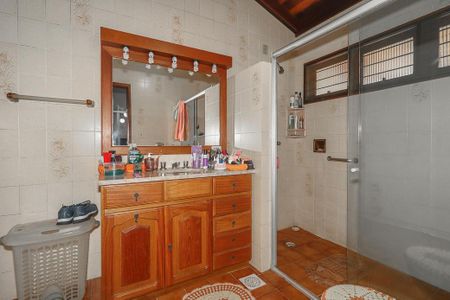Banheiro da Suíte de casa à venda com 3 quartos, 200m² em Jardim Sabará, Porto Alegre