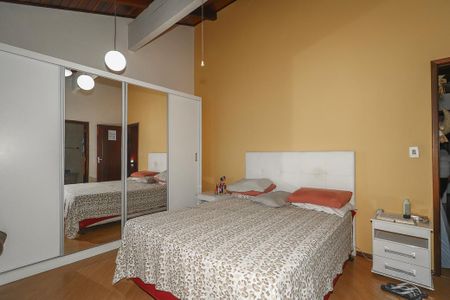Casa à venda com 200m², 3 quartos e 4 vagasQuarto Suíte
