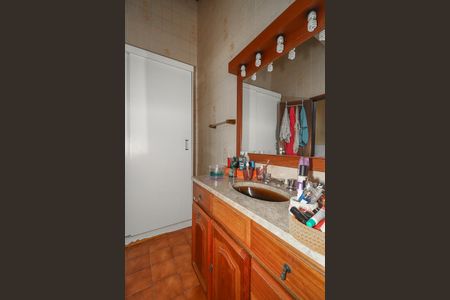 Banheiro da Suíte de casa à venda com 3 quartos, 200m² em Jardim Sabará, Porto Alegre