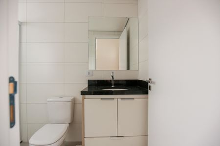 Banheiro de apartamento para alugar com 1 quarto, 32m² em Quitaúna, Osasco