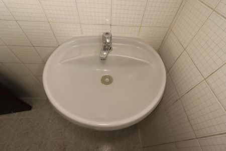 Casa à venda com 290m², 2 quartos e 5 vagasBanheiro da casa 2 - Pia