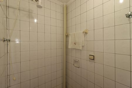 Casa à venda com 290m², 2 quartos e 5 vagasBanheiro Social da casa 3