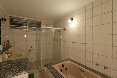 Casa à venda com 290m², 2 quartos e 5 vagasBanheiro da casa 1