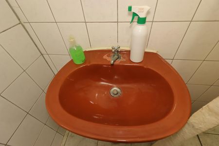 Casa à venda com 290m², 2 quartos e 5 vagasBanheiro Social da casa 3 - Pia