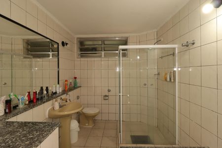 Casa à venda com 290m², 2 quartos e 5 vagasBanheiro da casa 1