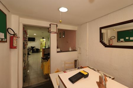 Casa à venda com 290m², 2 quartos e 5 vagasAntessala da casa 3