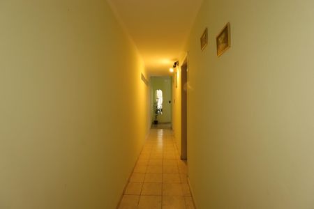 Casa à venda com 290m², 2 quartos e 5 vagasCorredor da casa 1