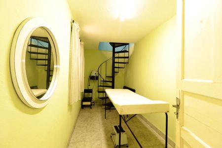 Casa à venda com 290m², 2 quartos e 5 vagasSala de TV da casa 3