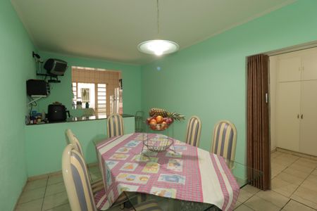 Casa à venda com 290m², 2 quartos e 5 vagasCozinha da casa 1