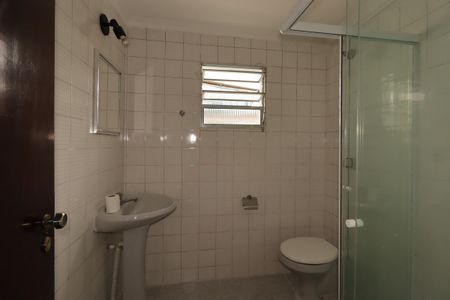 Casa à venda com 290m², 2 quartos e 5 vagasBanheiro da casa 2