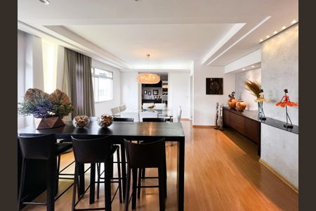 Apartamento à venda com 171m², 3 quartos e 4 vagasSala