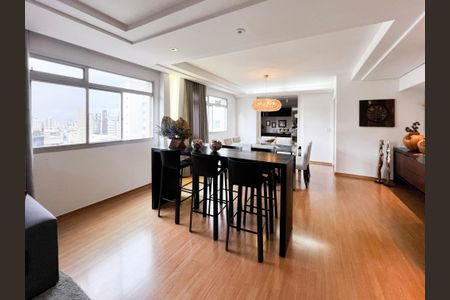 Apartamento à venda com 171m², 3 quartos e 4 vagasSala