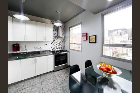 Apartamento à venda com 171m², 3 quartos e 4 vagasCozinha